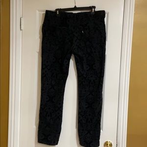 Black Pattern Levis Size 16M W 33 L 32.